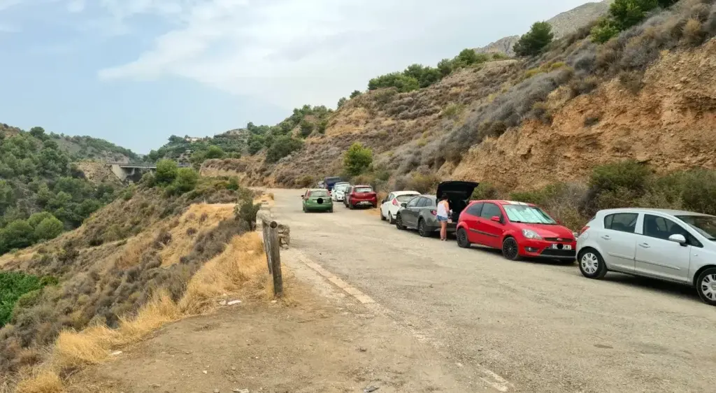 Zona de aparcamiento cerca de Playa del Molino de Papel en Nerja — foto 2