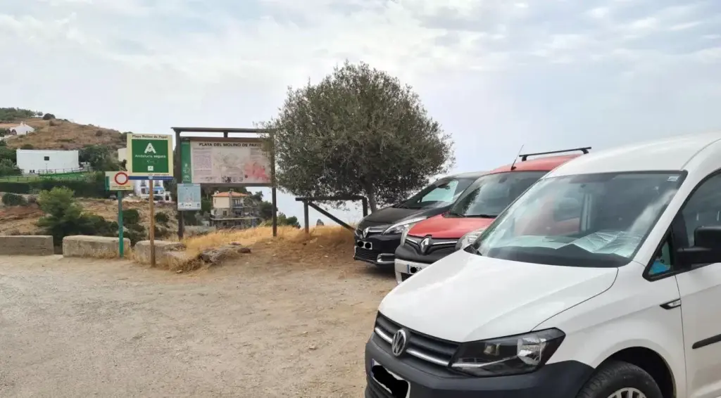 Zona de aparcamiento cerca de Playa del Molino de Papel en Nerja — foto 3