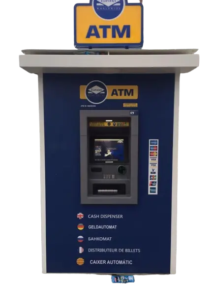 Primer plano de un cajero ATM con las tarjetas aceptadas y el texto «cash dispenser» en cinco idiomas