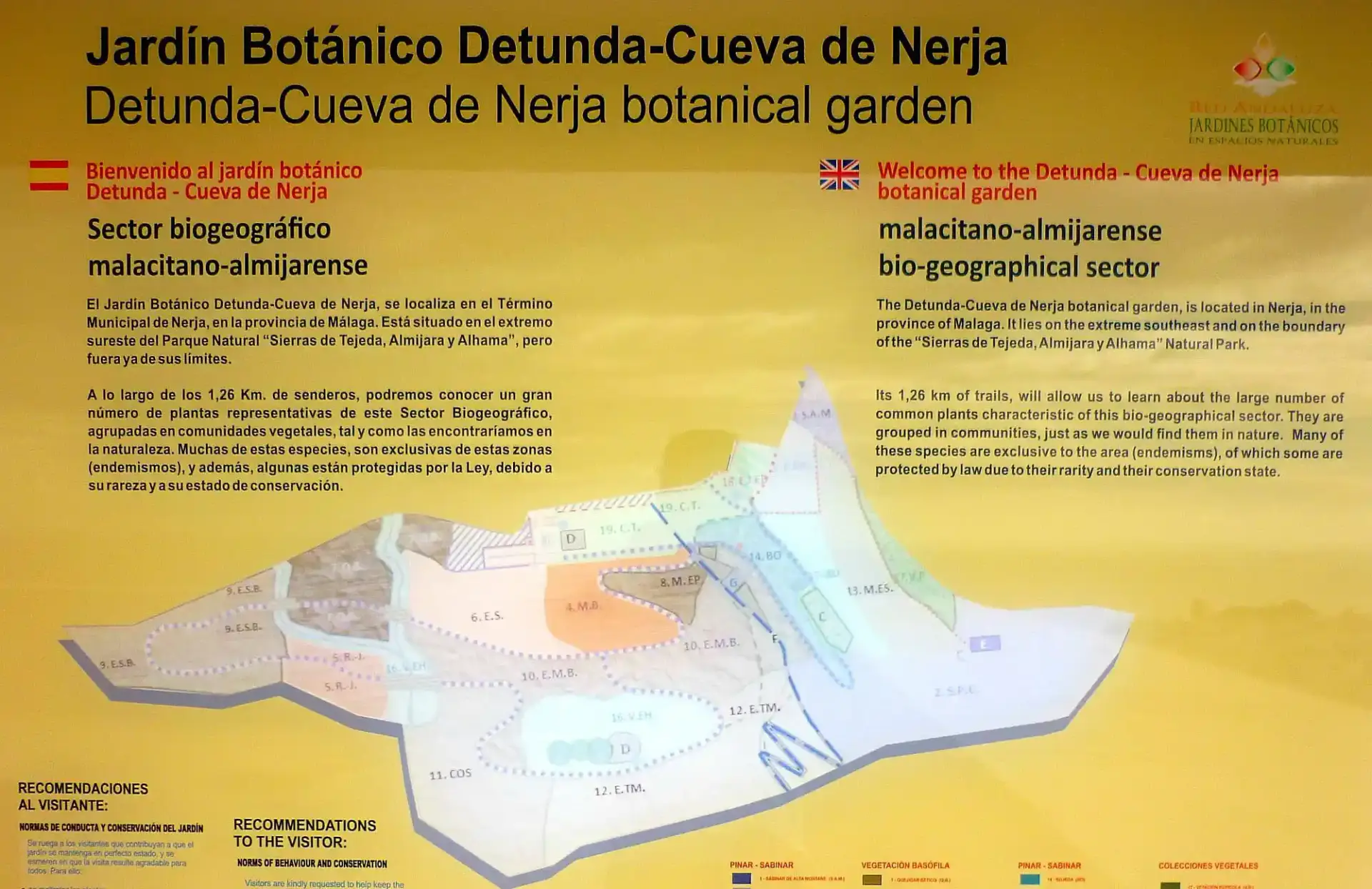 Panel bilingüe con el plano del jardín botánico y sus sectores de vegetación
