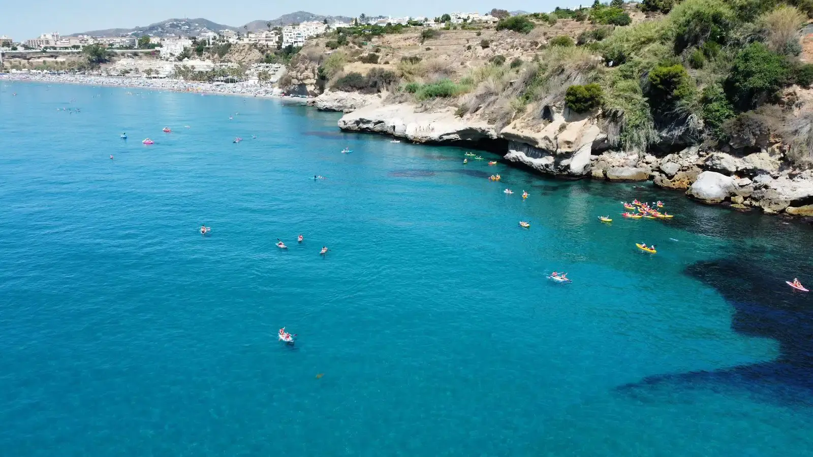 Kayak en Nerja: ruta por los acantilados de Maro
