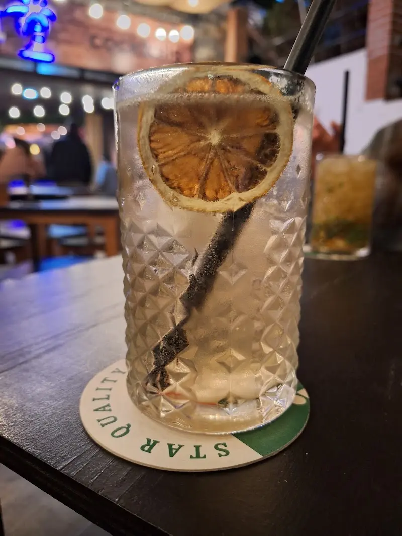 Maui Cocktail & Food Bar