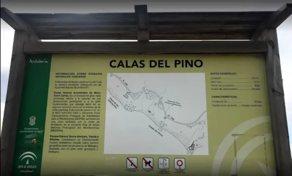 Parking de Cala Torre del Pino Zona de aparcamiento cerca de Cala Torre del Pino en Nerja — foto 2