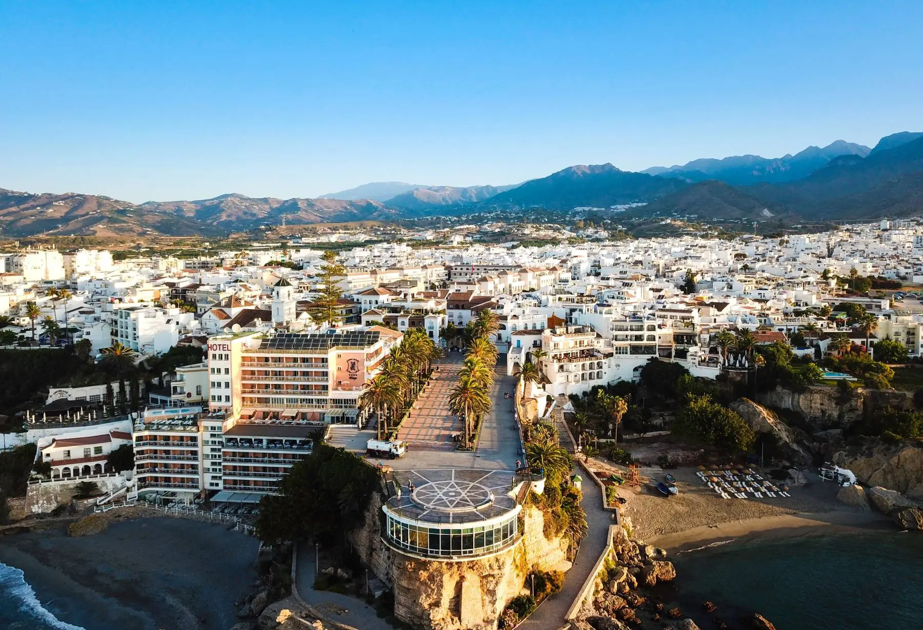 Habitantes de Nerja en 2026: población y extranjeros