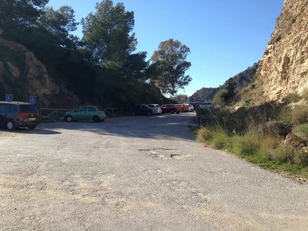 Aparcamiento gratuito de la playa del Cañuelo, junto a la N-340
