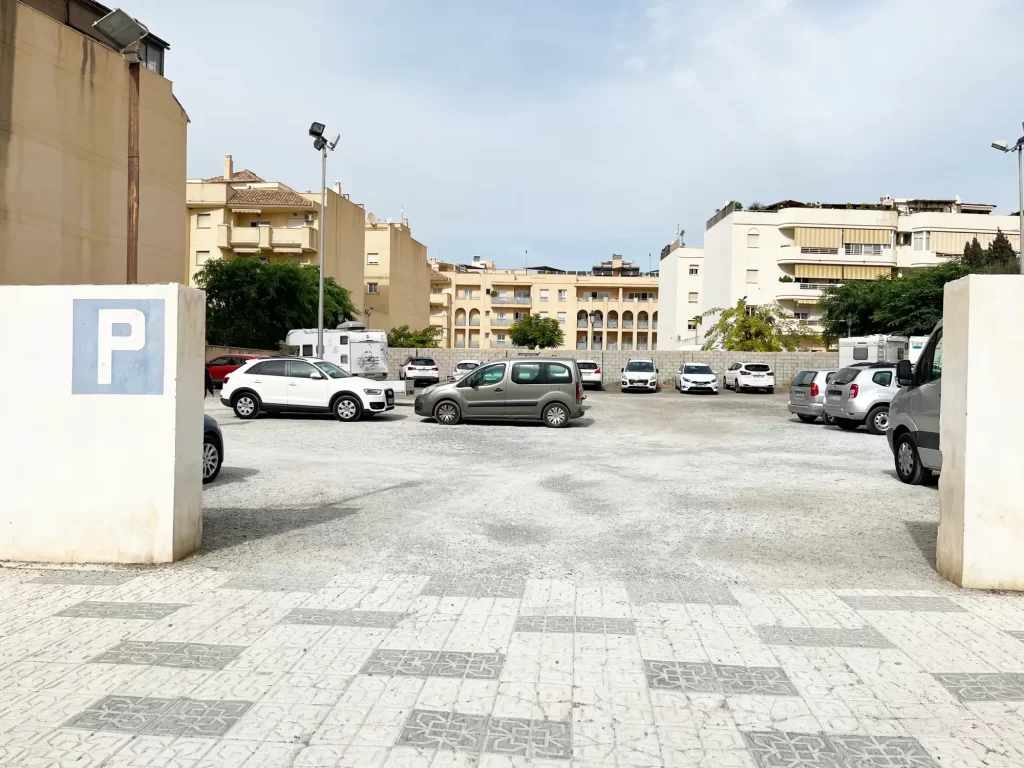 Avenida del Mediterráneo car park, next to La Torrecilla beach