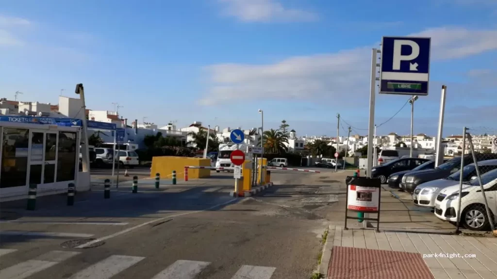 Carabeo car park, the nearest to Carabeillo beach